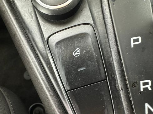 Used 2017 Ford Focus SEL w/ Cold Weather Package FWD image 17