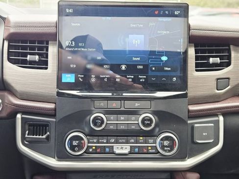 Used 2023 Ford Expedition Limited image 22