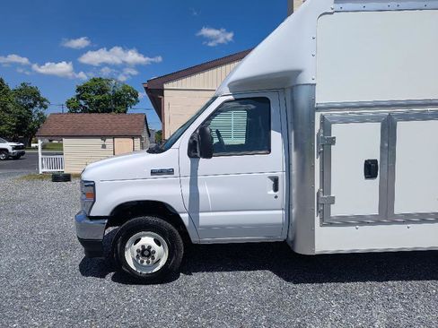 Used 2025 Ford E-450 and Econoline 450 Super Duty w/ Power Equipment Group RWD image 2