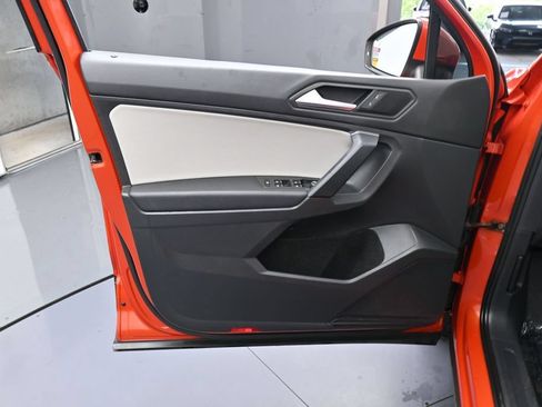 Used 2019 Volkswagen Tiguan SE w/ Panoramic Sunroof Package FWD image 13