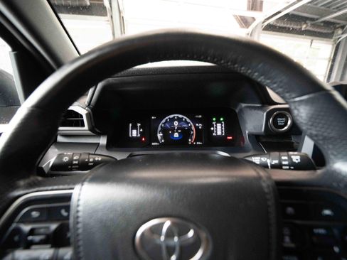 Used 2025 Toyota 4Runner SR5 AWD/4WD image 15