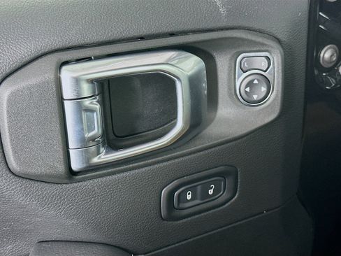 Used 2022 Jeep Wrangler Sahara w/ Cold Weather Group image 15