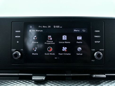 Certified 2024 Kia Carnival LX image 21