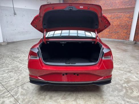 Used 2023 Hyundai Elantra Limited w/ Preferred Accessory Package image 27