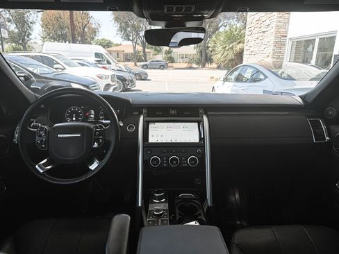 Used 2020 Land Rover Discovery HSE image 29