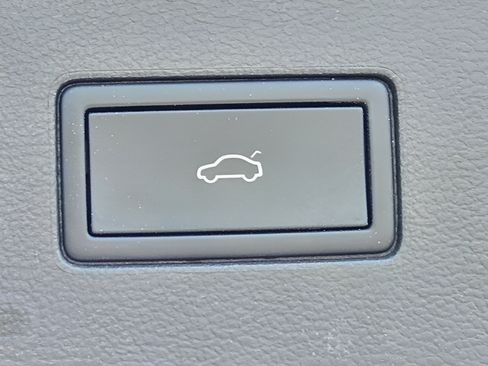 Certified 2025 Volkswagen Atlas SE FWD image 32