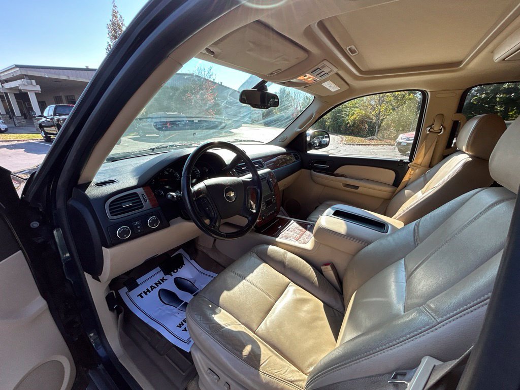 Used 2008 Chevrolet Tahoe LTZ w/ LTZ Preferred Equipment Group AWD/4WD image 12