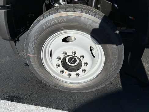 New 2026 Ford F450 XL w/ XL Chrome Package image 7