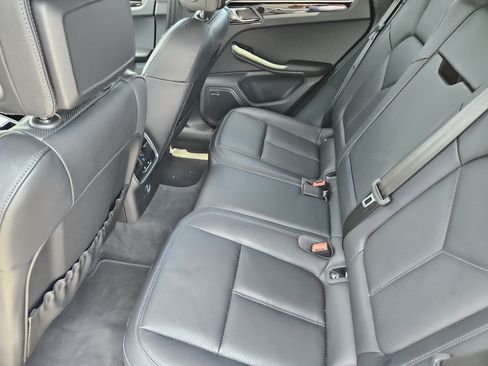 Certified 2026 Porsche Macan AWD/4WD image 28