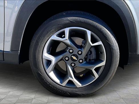 Certified 2024 Chevrolet Trax LT w/ LT Convenience Package image 32