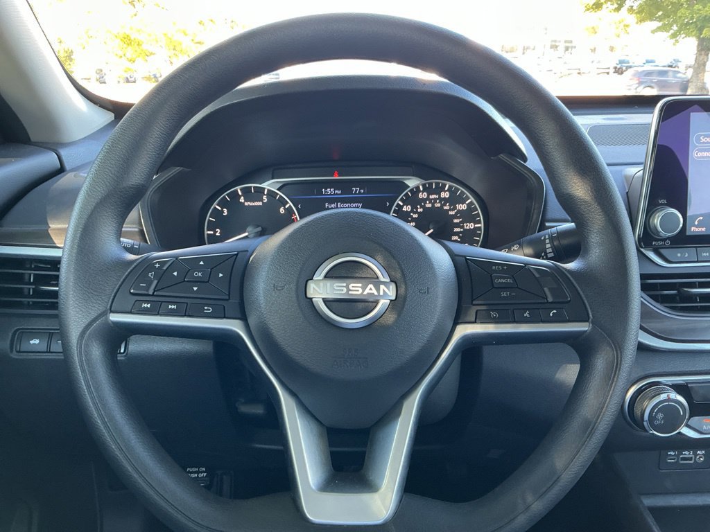Used 2025 Nissan Altima 2.5 SV FWD image 21