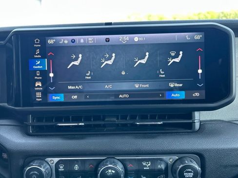 Used 2024 Jeep Wrangler Unlimited w/ Convenience Group AWD/4WD image 23