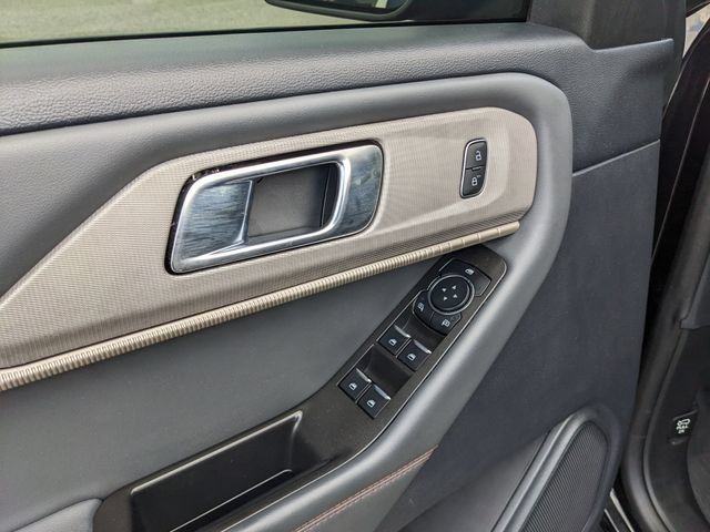 Used 2025 Ford Explorer Active RWD image 21