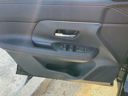 New 2026 Nissan Kicks SR image 12