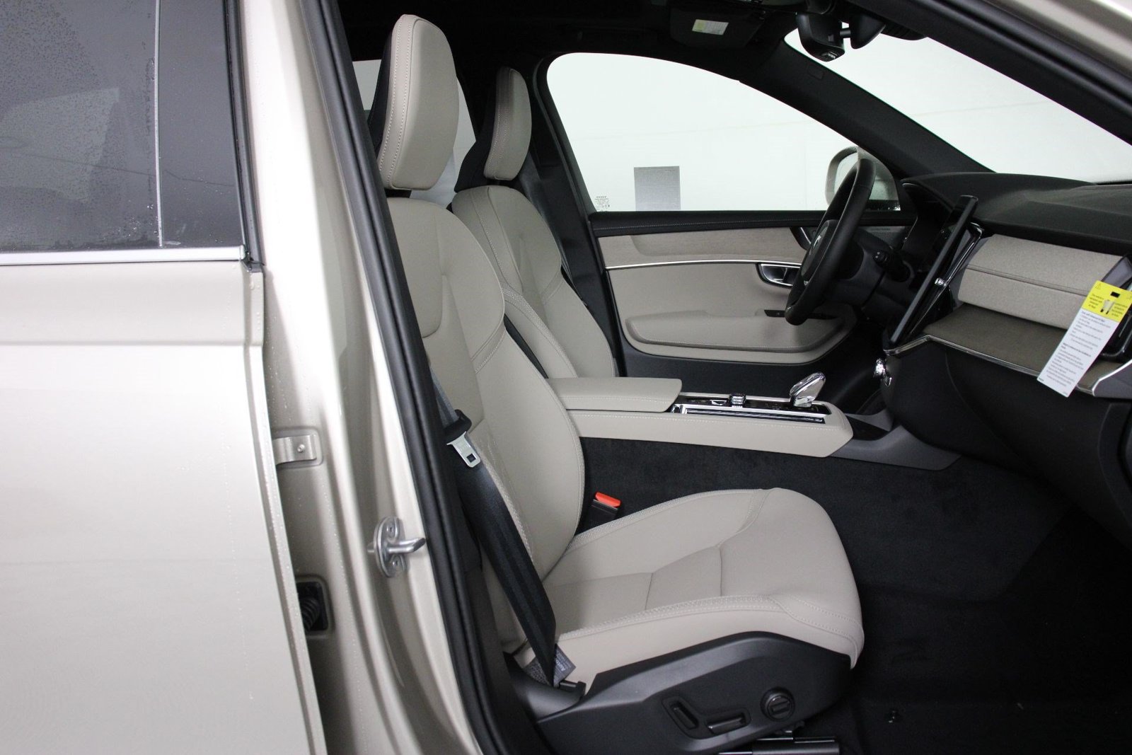 New 2026 Volvo XC90 T8 Plus w/ Protection Package Premier AWD/4WD image 10