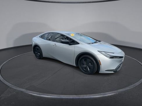 Used 2024 Toyota Prius LE image 18