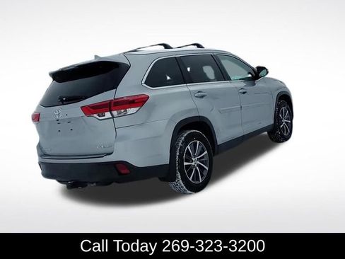 Used 2019 Toyota Highlander SE image 6
