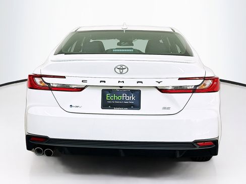 Used 2025 Toyota Camry SE image 7