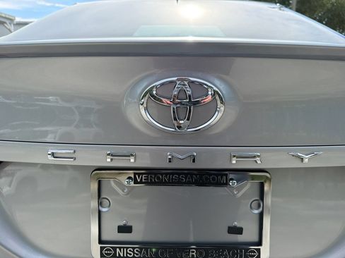 Used 2022 Toyota Camry SE FWD image 9