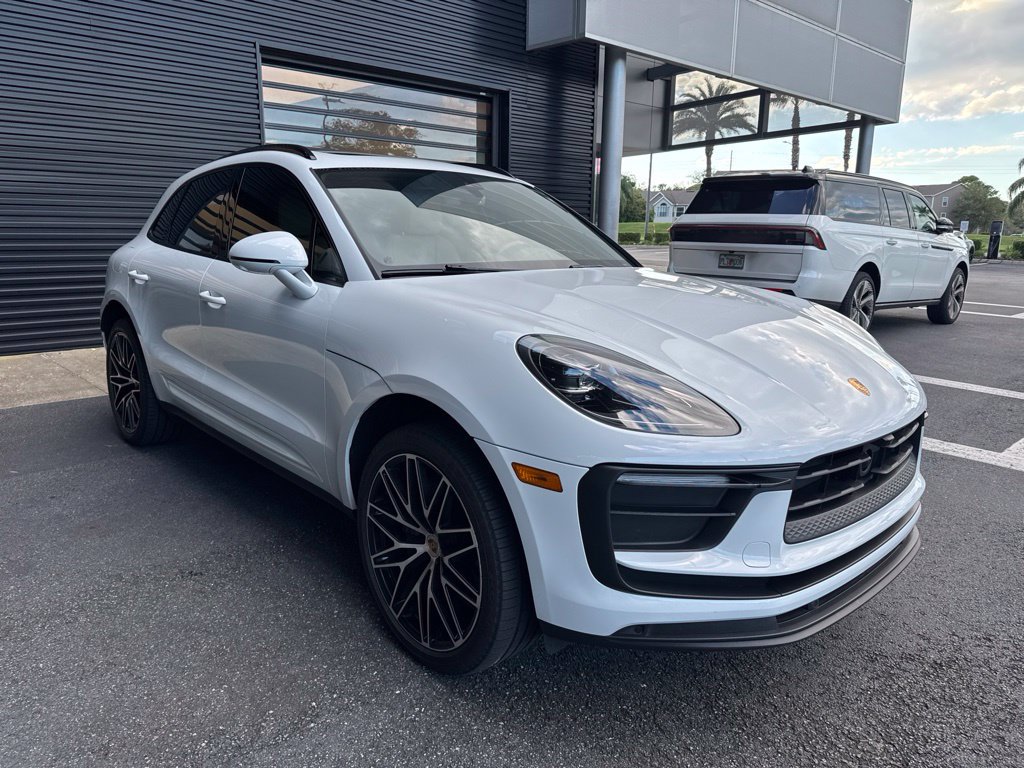 Certified 2024 Porsche Macan AWD/4WD image 6