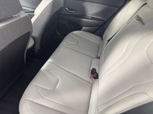 Used 2023 Hyundai Elantra Limited FWD image 13