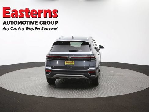 Used 2025 Volkswagen Taos SE AWD/4WD image 35