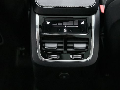 Certified 2023 Volvo XC90 T8 Ultimate w/ Protection Package Premier AWD/4WD image 27