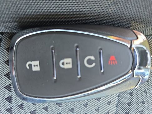 Used 2025 Chevrolet Trax LT w/ LT Convenience Package FWD image 37