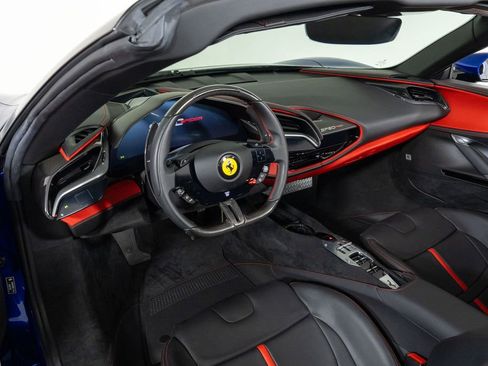 Used 2022 Ferrari SF90 Spider image 4