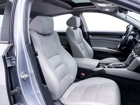 Used 2019 Honda Accord Touring image 34