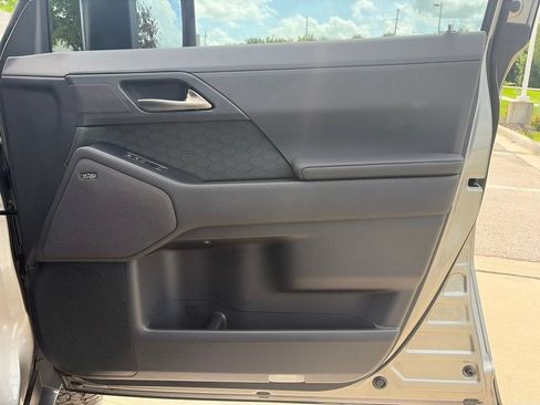 Used 2025 Lexus GX 550 w/ Accessory Package (CT) AWD/4WD image 28