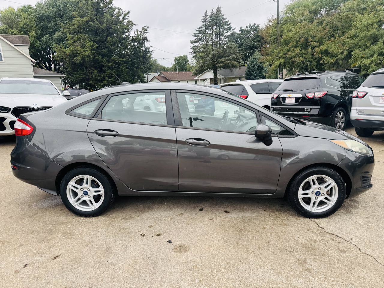 Used 2017 Ford Fiesta SE FWD image 2