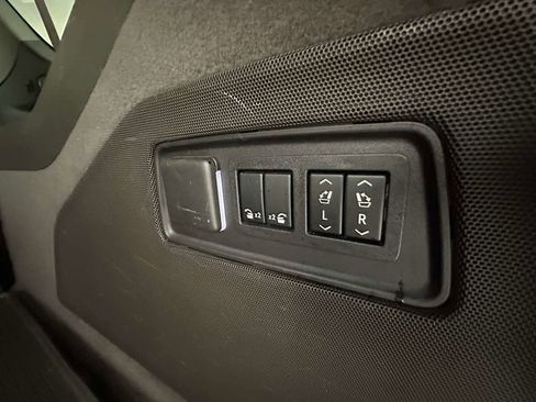 Used 2022 Cadillac Escalade ESV Premium Luxury image 20