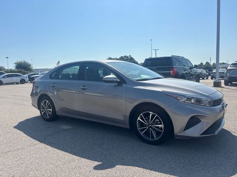 Used 2024 Kia Forte LXS w/ LXS Technology Package FWD image 3