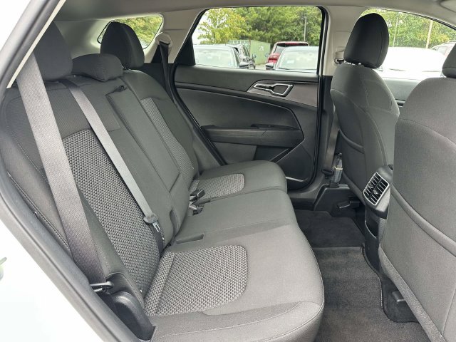 Used 2024 Kia Sportage LX AWD/4WD image 7
