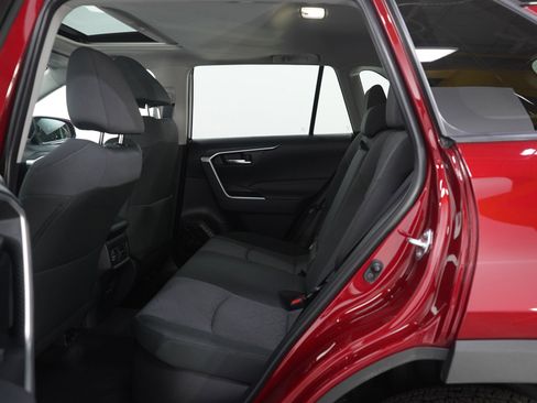 Used 2025 Toyota RAV4 XLE image 17