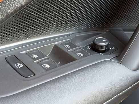 Certified 2025 Volkswagen Tiguan SEL R-Line AWD/4WD image 30