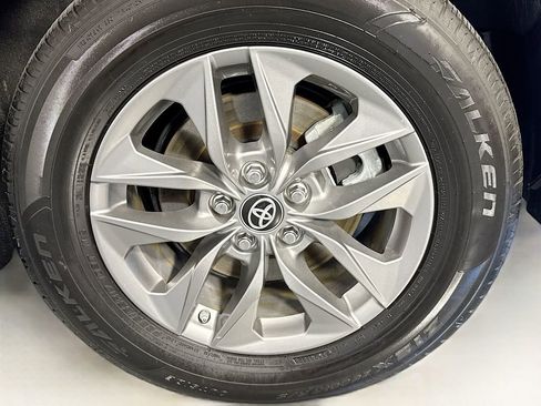 Used 2024 Toyota Sienna LE image 36