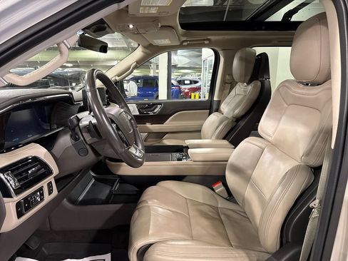 Used 2023 Lincoln Navigator Reserve AWD/4WD image 10