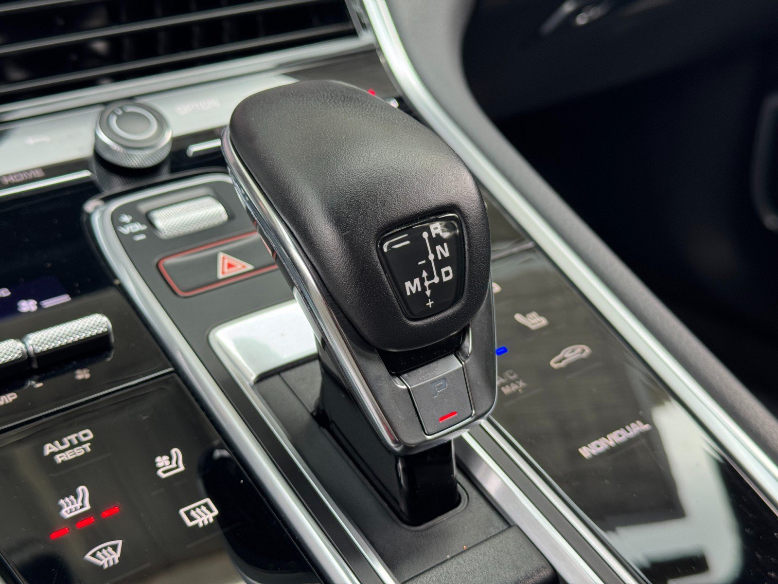 Used 2022 Porsche Panamera 4S w/ Premium Package AWD/4WD image 33