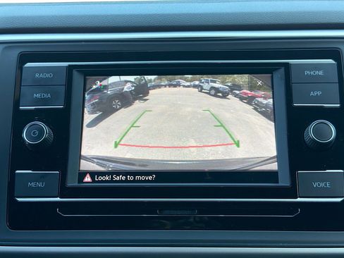 Used 2022 Volkswagen Atlas Cross Sport SE FWD image 30