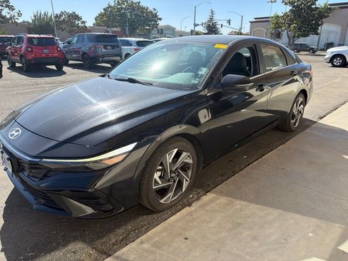 Used 2024 Hyundai Elantra Limited FWD image 4