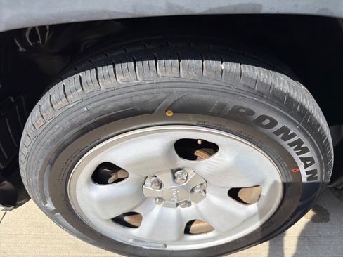 Used 2014 Jeep Cherokee Sport FWD image 10