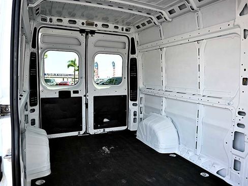 Used 2021 RAM ProMaster 2500 image 5