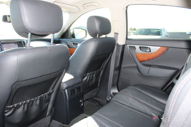 Used 2015 INFINITI QX70 2WD w/ Premium Package image 9