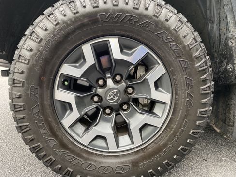 Used 2023 Toyota Tacoma TRD Off-Road w/ TRD Premium Off Road Package AWD/4WD image 46