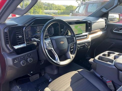 Used 2025 Chevrolet Silverado 1500 LT AWD/4WD image 19