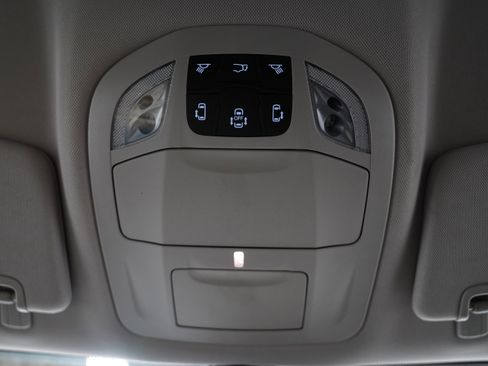 Used 2024 Chrysler Pacifica Touring-L image 30