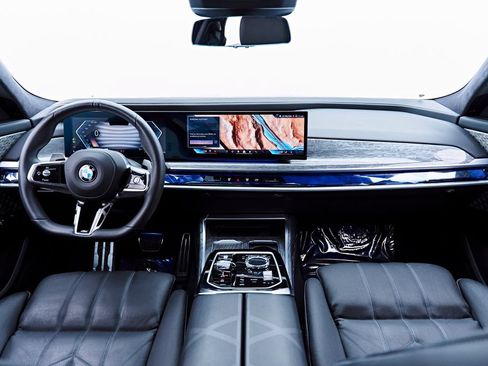 Used 2024 BMW 760i xDrive AWD/4WD image 57