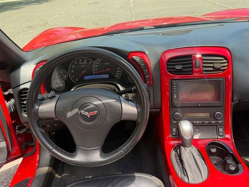 Used 2006 Chevrolet Corvette Convertible w/ Preferred Equipment Group RWD image 25